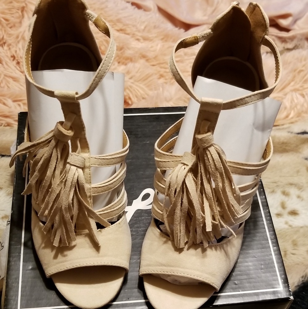 Qupid Fringe front Heels - Picture 3 of 3